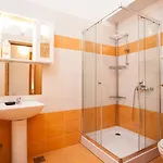 Fiona - Away From Crowds Apartment Makarska