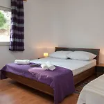 Fiona - Away From Crowds Apartment Makarska
