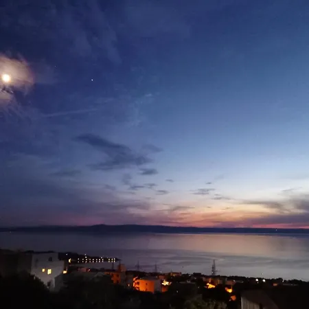 Fiona - Away From Crowds * Makarska