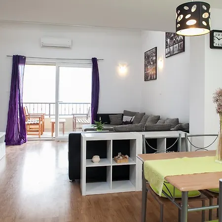 Fiona - Away From Crowds ماكارسكا