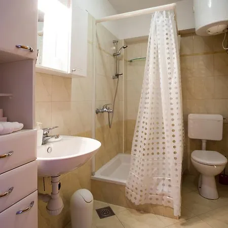 Apartman Fiona - Away From Crowds