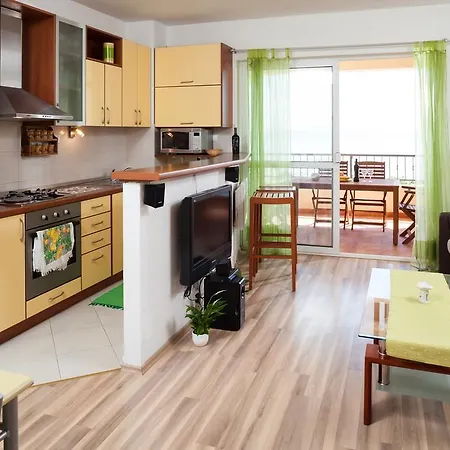 Fiona - Away From Crowds Apartment Makarska