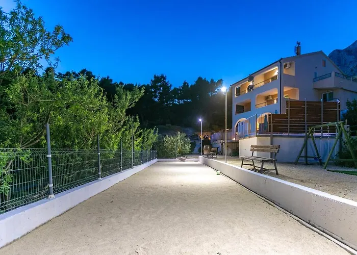 Апартаменти Fiona - Away From Crowds *