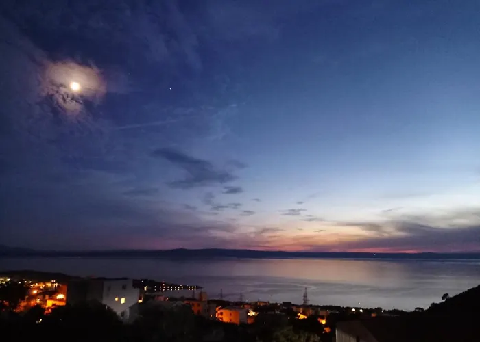 Fiona - Away From Crowds * Макарська