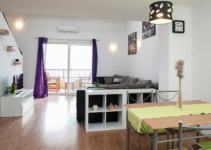 Fiona - Away From Crowds Макарська