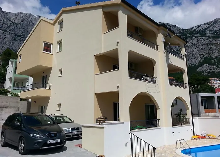 Fiona - Away From Crowds * Makarska