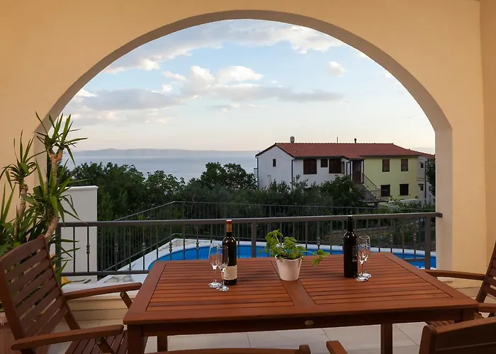 Апартаменти Fiona - Away From Crowds *