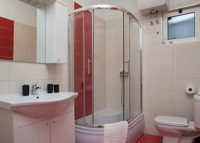 Fiona - Away From Crowds Апартаменти *