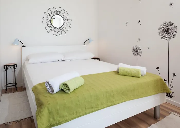 Fiona - Away From Crowds * Макарська