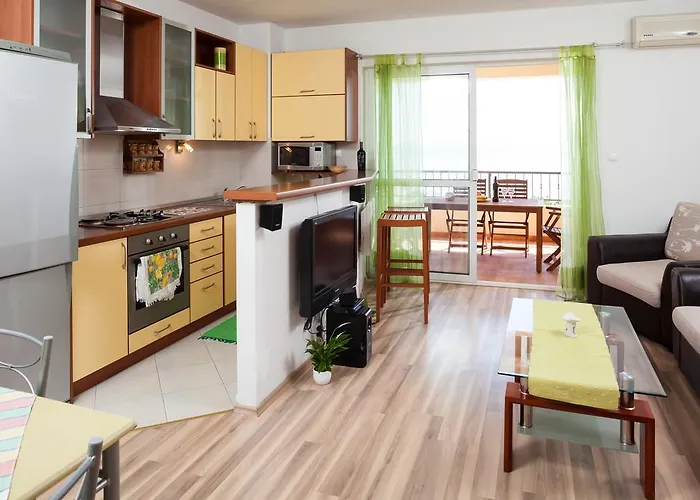 Fiona - Away From Crowds Apartment Makarska