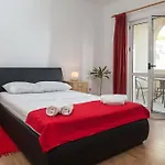 Fiona - Away From Crowds Apartment *