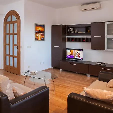 Fiona - Away From Crowds *